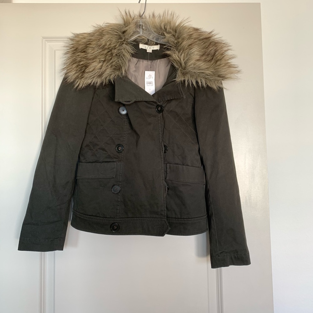 Jacket with fur coular